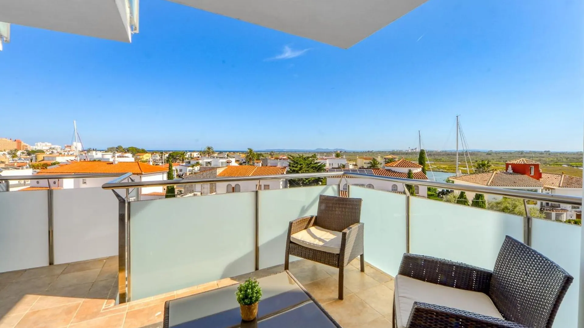 Apartment With Scenic View Empuriabrava 0*,  Spain