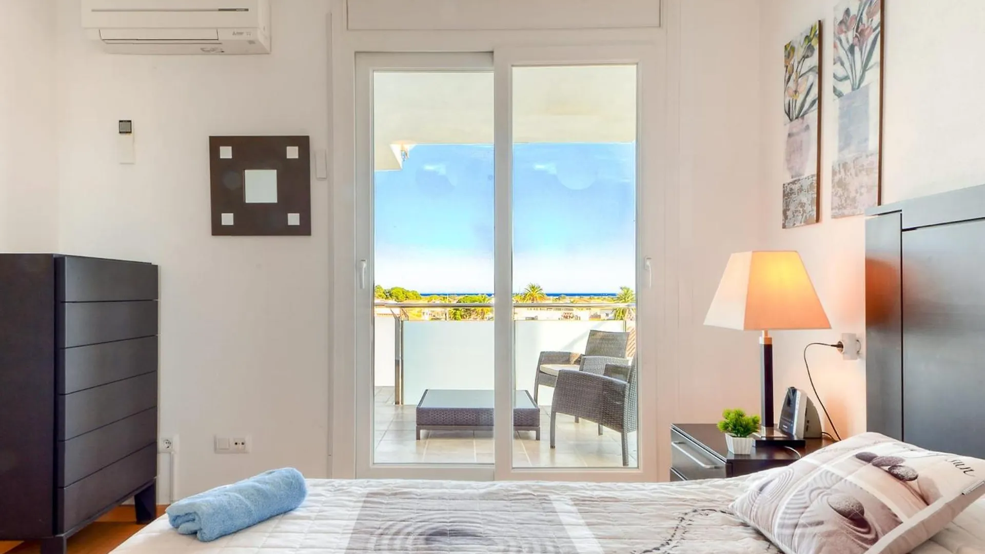 Apartment With Scenic View Empuriabrava Spain