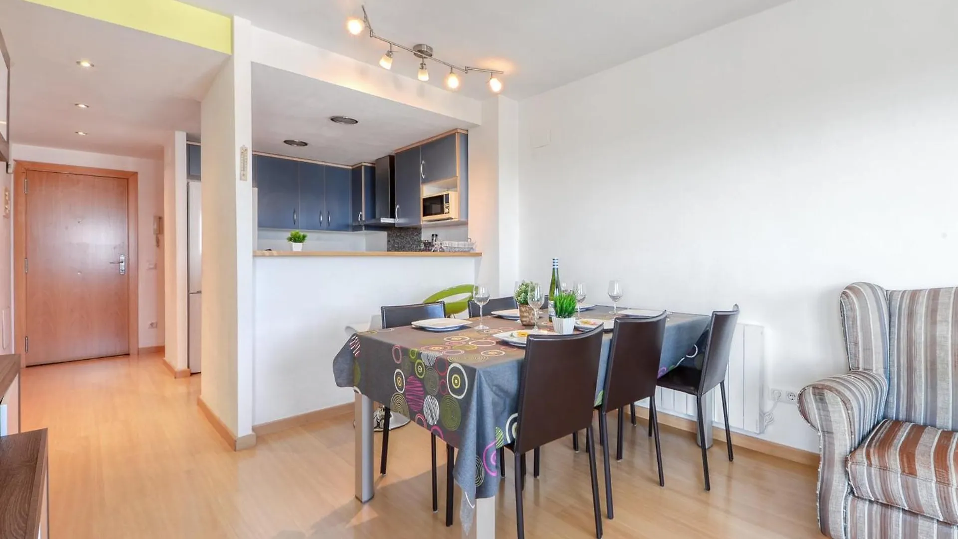 Apartment With Scenic View 艾姆布里亚布拉瓦 0*,  西班牙