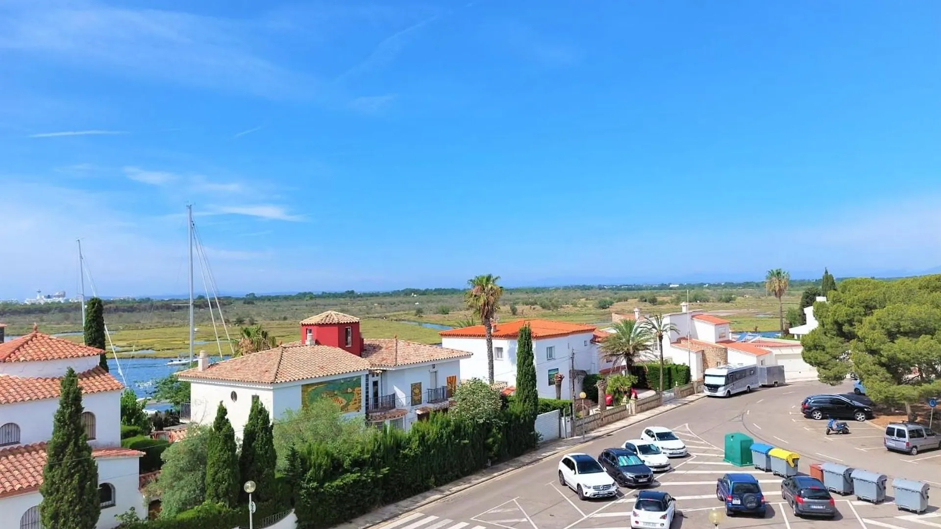 Apartment With Scenic View Empuriabrava Spain